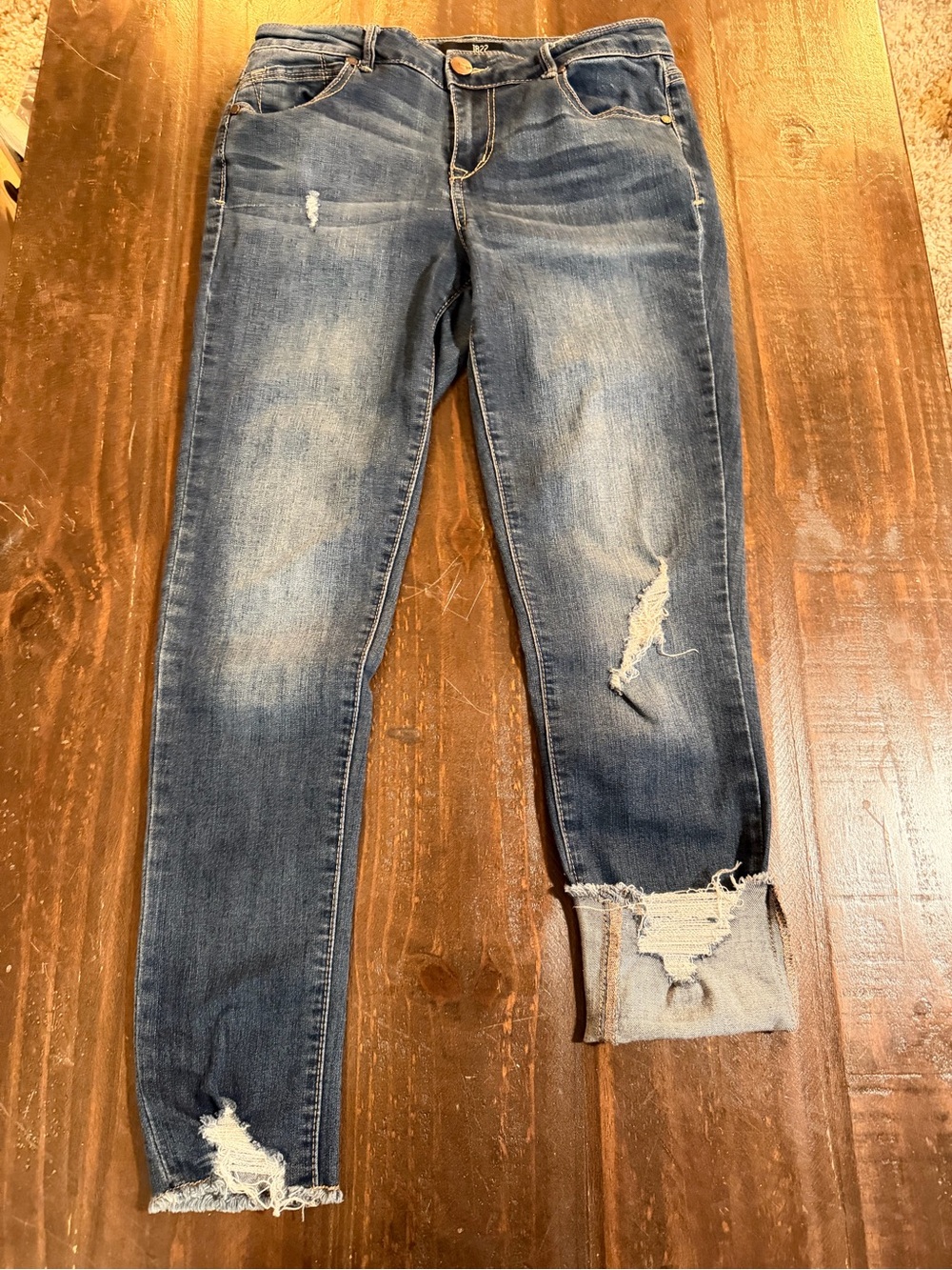 1822 Denim Classic High-Rise Skinny Jeans in Medium Blue Light Distressed - 29 - Picture 2 of 8